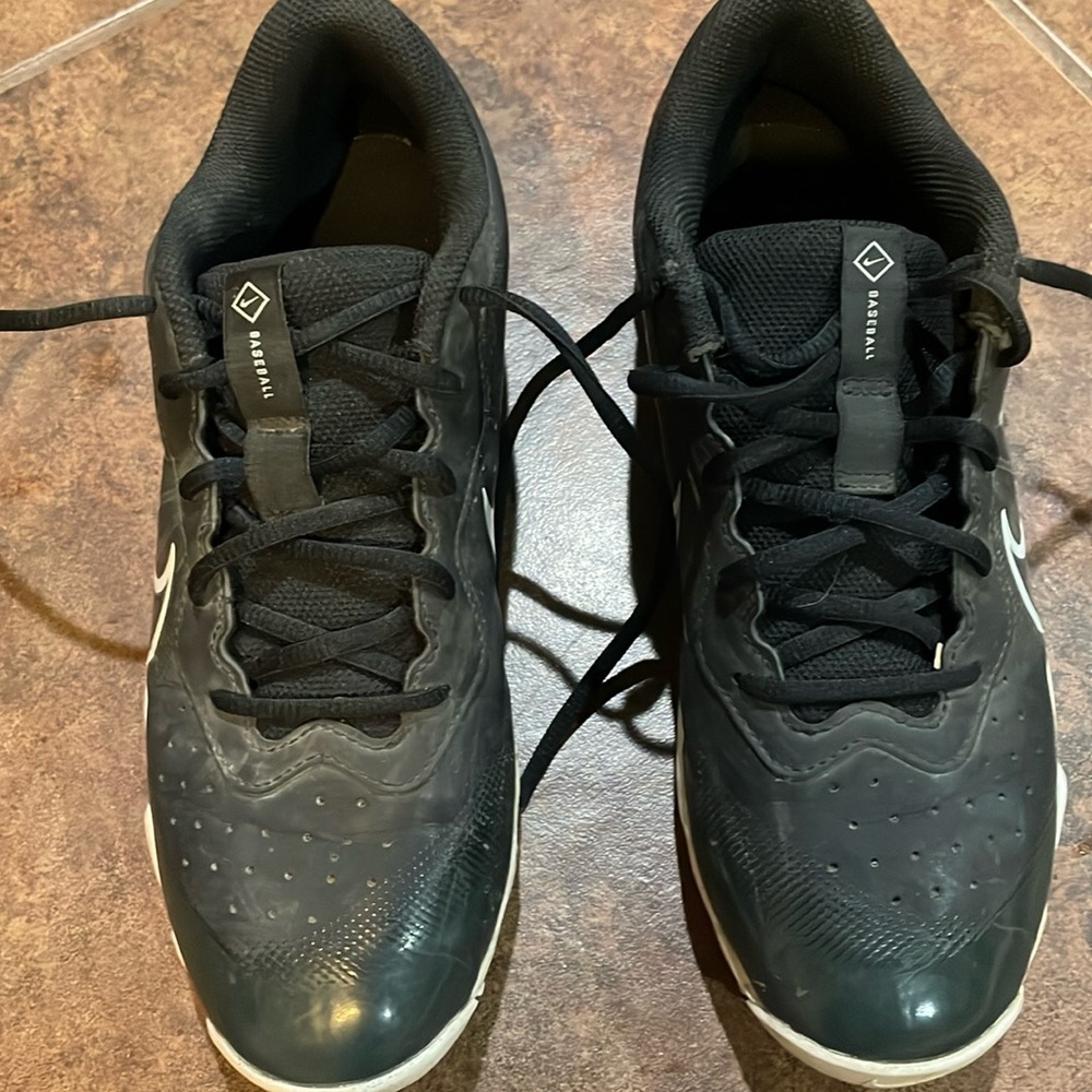Nike FastFlex Diamond baseball cleats, Size 7, Black and White